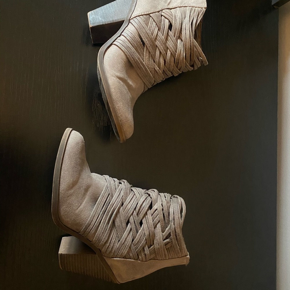 Women’s heeled boots